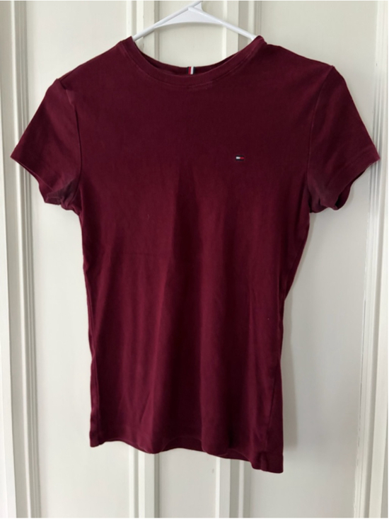 Tommy Hilfiger Tops - Tommy Hilfiger Short Sleeve Tee Burgundy Size S